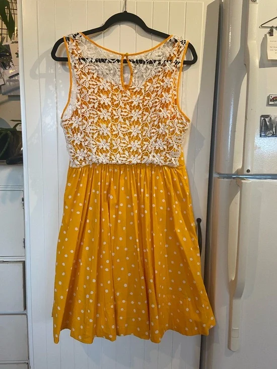 ANTHROPOLOGIE x Moulinette Sœurs fit & flare yellow polka dot dress 12 - Picture 3 of 14